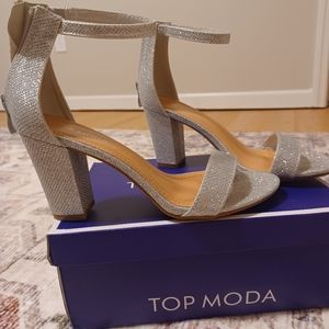 Top Moda Womens Hannah 1 Silver Ankle Strap Heels Size 7
